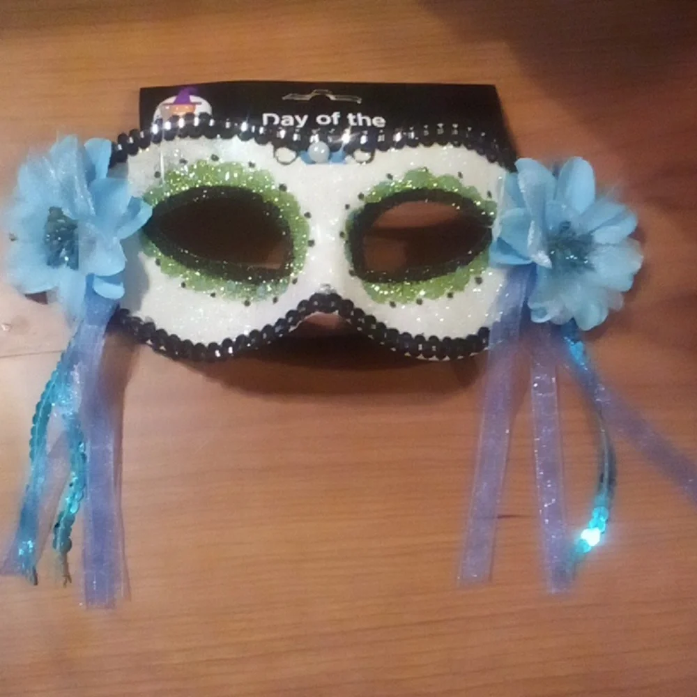 NWT Halloween/Mardi gras blue/white glitter adult mask